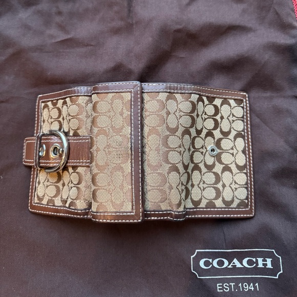 Classic Original Coach Mini Trifold Wallet - Picture 4 of 7